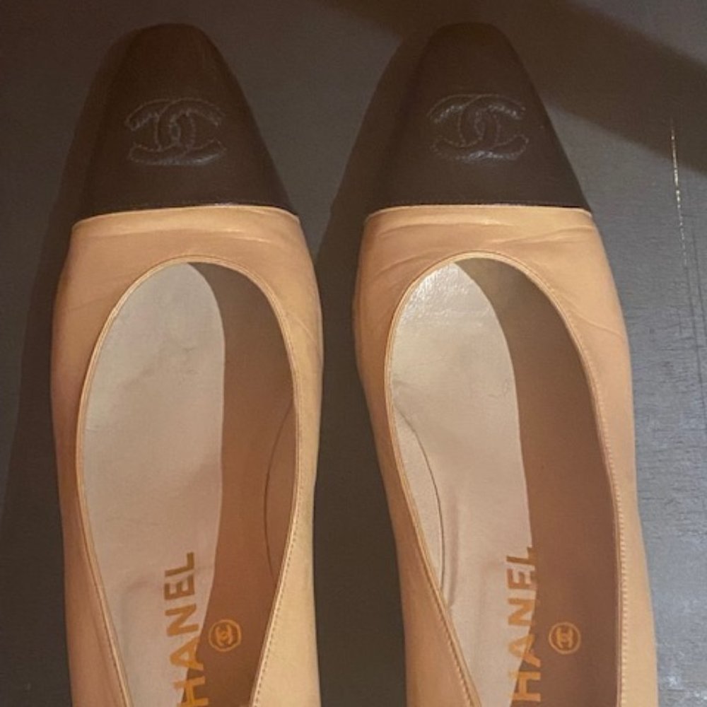 CHANEL BEIGE AND BLACK PUMPS